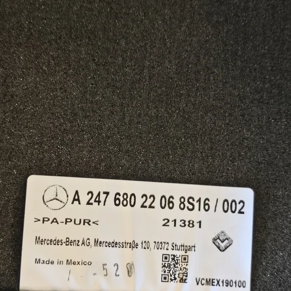 Mercedes carpeted floor mats - Picture 8 of 11